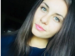 «Взгляды со стороны убивали»: история девушки, которая в 18 лет начала терять волосы