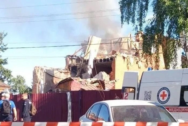 Мальчик открыл дверь спасателям, взрослые не могли. Что с семьей, пострадавшей от атаки в Егорьевске | Источник: телеграм-канал губернатора Московской области Андрея Воробьева