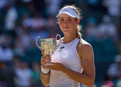 17-летняя россиянка выиграла юниорский Уимблдон впервые за 10 лет