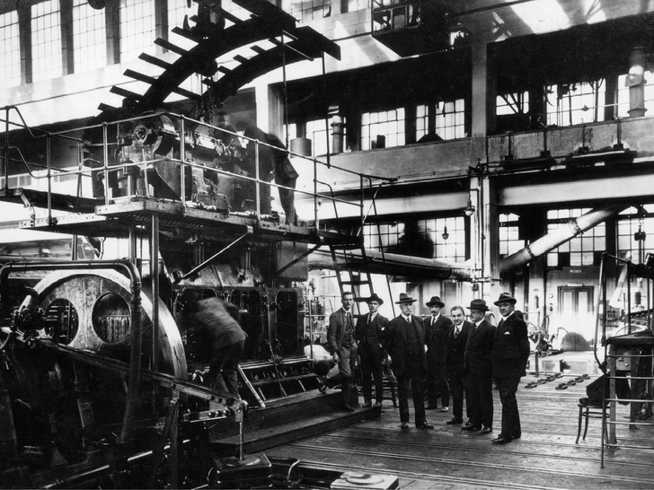 Джованни Аньелли на заводе в Турине, 1923 год