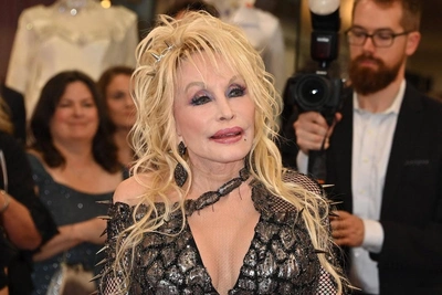 Долли Партон чувствует себя изолированной на ранчо из-за проблем со здоровьем