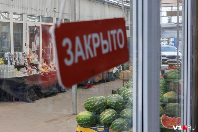 Скоро возможно придется закрыться всем магазинам на рынке | Источник: Алексей Волхонский / V1.RU