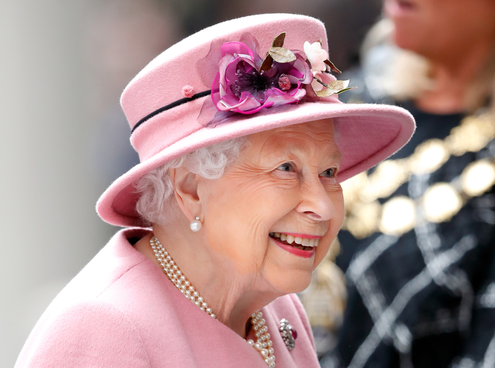 Королева проведала герцогиню Меган перед рождением первенца | marieclaire.ru