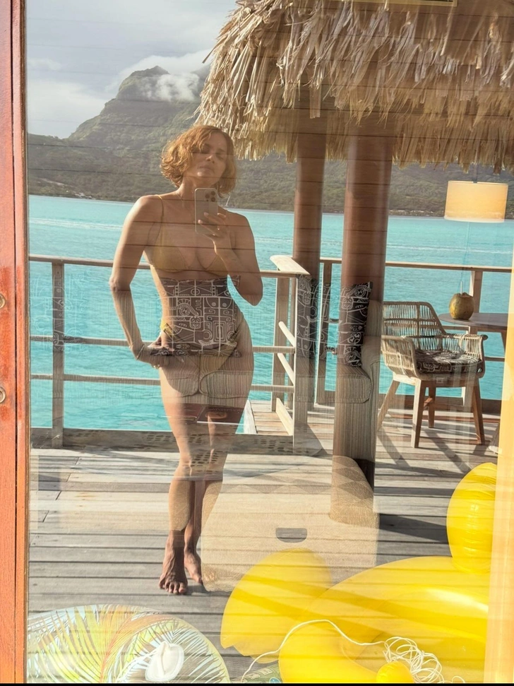 Енесінің сүйікті құлағы Бизнесвумен сексуалдық бейнероликке жүгінді.