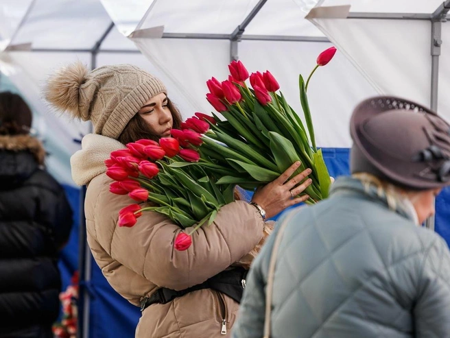 Хотели бы вы получить такой пышный букет? | Источник: Алексей Волхонский / V1.RU