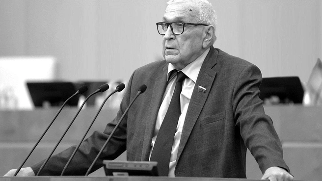 Депутат Госдумы Михаил Тарасенко проголосовал по 11 поправкам в день, когда объявили о его смерти | Источник: Duma.gov.ru