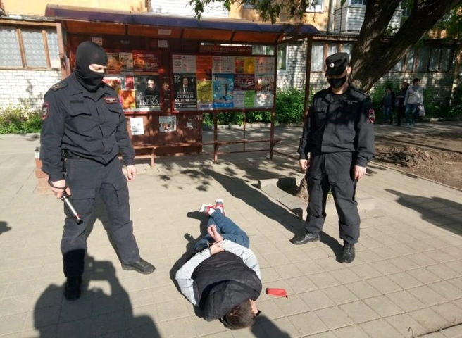 Стали известны подробности жесткого задержания на улице Черновицкой | 62.ru