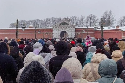 Очереди на Масленицу в Петропавловской крепости блокируют мосты