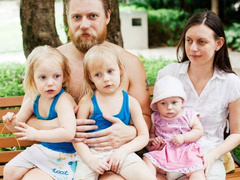 Из-за жены Теплякова семье не дали новую квартиру, но Евгений все равно восхищается ей