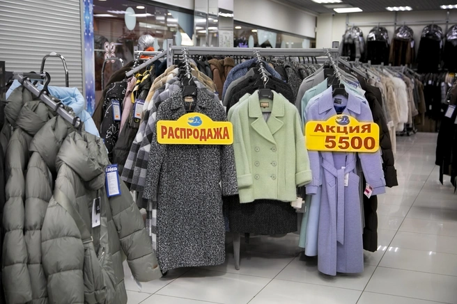 Натуральное шерстяное пальто можно купить за 5500, а норковую шубу&nbsp;— от 40&nbsp;000 рублей | Источник: Юлия Ефимова