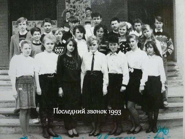 Девочки по традиции надели белый верх — черный низ | Источник: Светлана Родина