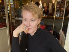 Рената Литвинова вернулась в Россию после 11 месяцев жизни в Париже