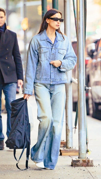 Из прошлого: Ирина Шейк повторила главный тренд 2023 года — он никогда не выйдет из моды | marieclaire.ru