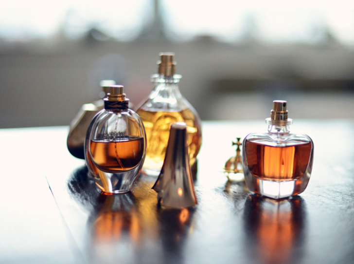 Фото №2 - Парфюмерный этикет: какие ароматы где и когда уместно носить