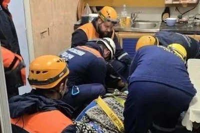 Спасатели-альпинисты эвакуировали женщину весом 200 кг в Сочи