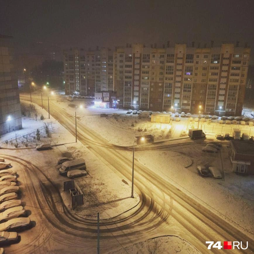 А это вид из окна в микрорайоне Парковый | Источник: читатель 74.RU
