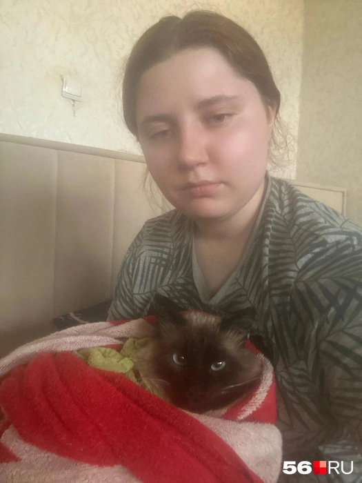 Но больше всех он любил жену Аню и прятаться в брендовое полотенце московского «Спартака» | Источник: Николай Сальников / 56.RU