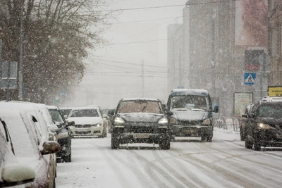 Southern cyclone brings snow and strong winds