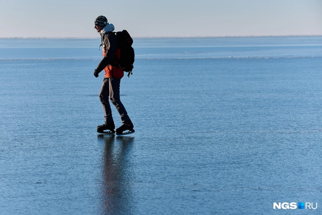 Кое-где лёд выглядит, как вода | Источник: Александр Ощепков / NGS.RU