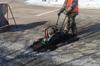 В Благовещенске начался ямочный ремонт дорог