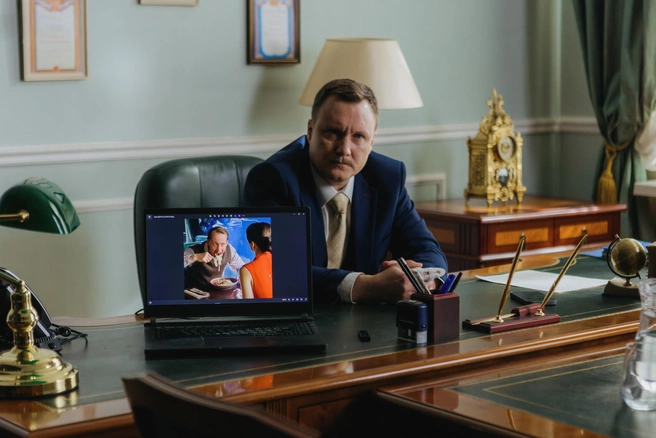 Волгоградский актер Артем Волобуев играет декана филфака | Источник: СТС