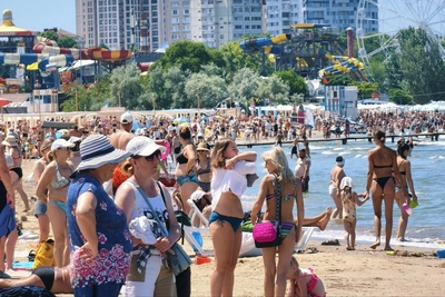 Анапа 6 июля: центральный пляж забит, на других свободнее