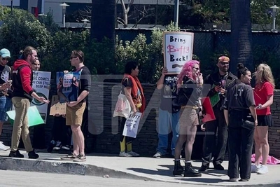 Пикет фанатов «Баффи» за возрождение сериала