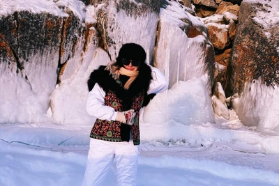 Цыганова вслед за SHAMAN попробовала байкальский лед