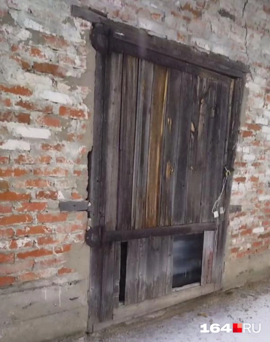 Так сейчас снаружи выглядит тот злополучный склад | Источник: Ксения Чернова / Telegram