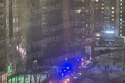 В Петербурге из-за пожара эвакуировали жильцов 16-этажки