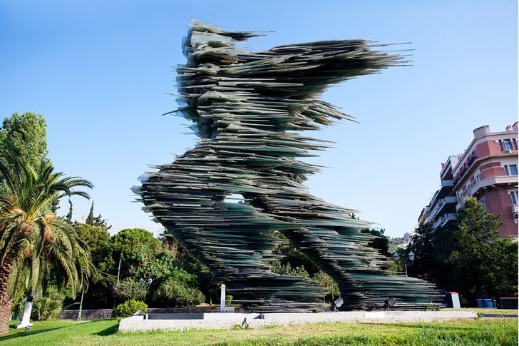 Вне гравитации: 8 скульптур, которые насмехаются над законами физики