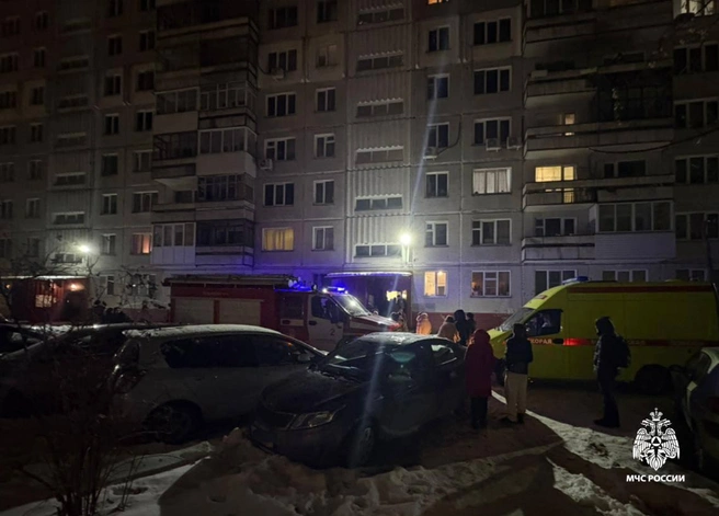 Пожарные эвакуировали троих человек | Источник: Пресс-служба ГУ МЧС по Новосибирской области