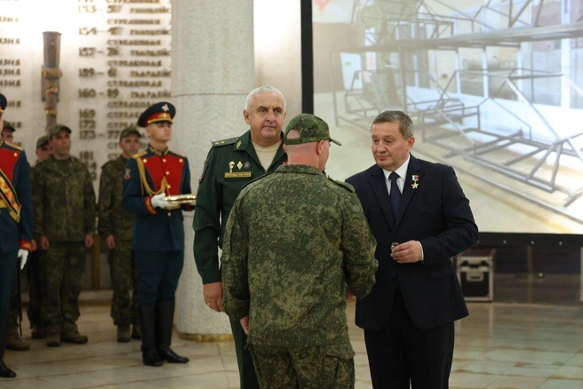 Награды также получили военнослужащие частей и подразделений ЮВО | Источник: администрация Волгоградской области