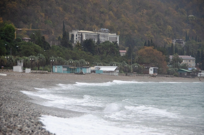 Море и пляжи отдыхают от толп туристов | Источник: Оксана Витязь / SOCHI1.RU