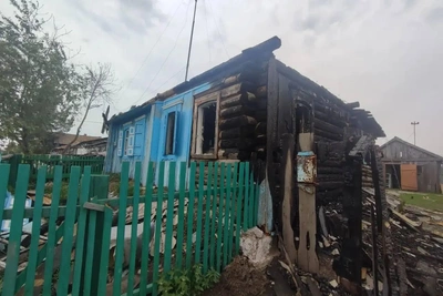 Житель Красноярья поджег дом с детьми из мести жене