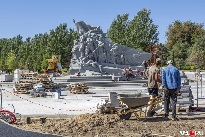 Предполанается, что 1 сентября памятник будет полностью готов | Источник: Константин Завриков / V1.RU