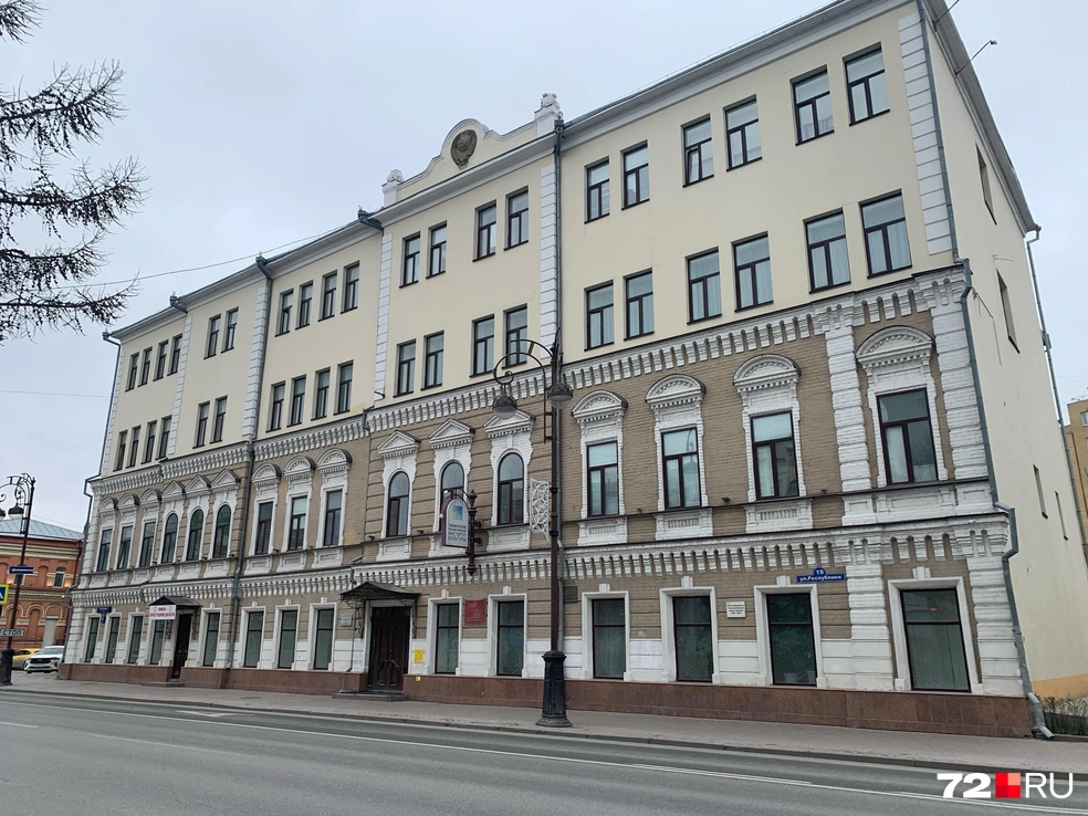 На ризалите виден герб СССР | Источник: Никита Кифорук / 72.RU