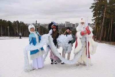Уральский Дед Мороз скатился с горы с 30-метровой бородой