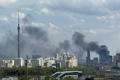Столб черного дыма в Москве: пожар у метро «Бутырская»