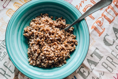 Мифы о гречке: польза коричневой и зеленой крупы