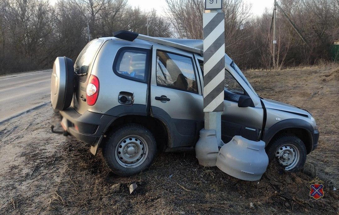 Под Волгоградом внедорожник врезался в столб — есть погибший