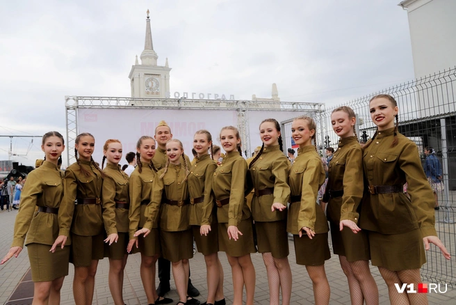 На вокзале царила атмосфера праздника Победы | Источник: Константин Завриков / V1.RU