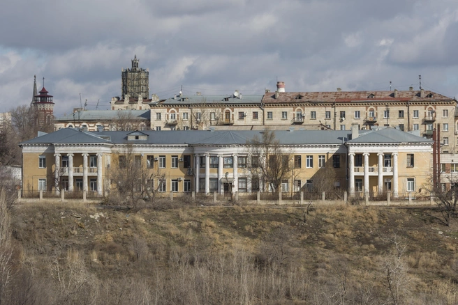 Пациентки особенно отмечают чуткость и профессионализм главврача | Источник: Константин Завриков / V1.RU