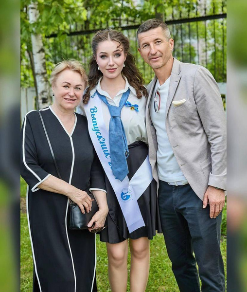 «У тебя все получится»: дочь Юлии Началовой окончила школу