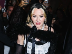 Прятавшая за вуалью лицо Мадонна неожиданно показала снимки без фотошопа