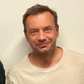 Высунул язык, показывал непристойности: Алексей Серов из «Дискотеки Авария» творил безумства на Дне города в Иркутске