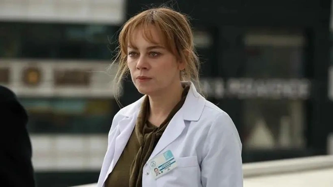 Имя Бахар переводится как весна, поэтому название сериала довольно символично | Источник: кадр из сериала «Бахар» (16+), реж. Неслихан Йешильюрт, Мехмет Джан Биндал, студия MF Yapım, 2024–2025 годы