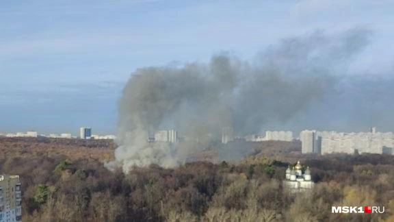 В Москве вспыхнул старейший санаторий «Узкое» | Источник: читатель MSK1.RU