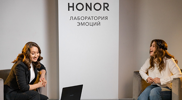 Варвара Шмыкова проверила силу подлинных эмоций в лаборатории HONOR