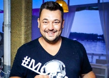 Сергей Жуков собрал друзей в своем новом ресторане
